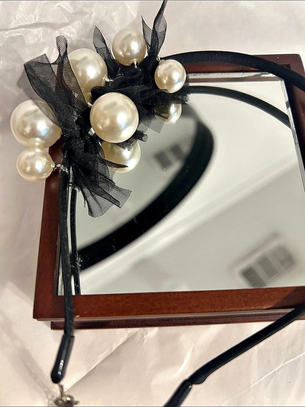 Pearl Floral Headband in Black & White Like New